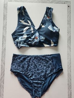 Nani Swimwear Small Crop Twist Top And Medium Zip Pocket Bottom